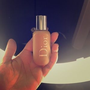 Dios Backstage foundation in the color 4WO